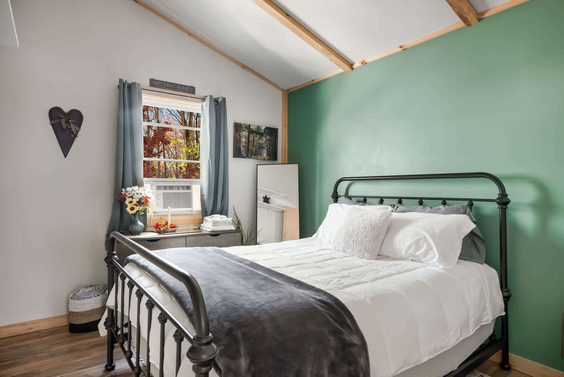 2 slaapkamers, een strijkplank/strijkijzer, wifi, beddengoed