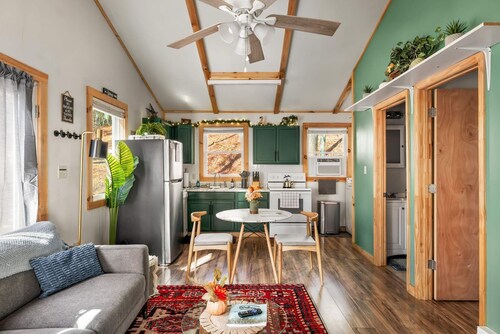 Cozy Cabin w Lake, Hot Tub, Huge Deck & Fire Pit