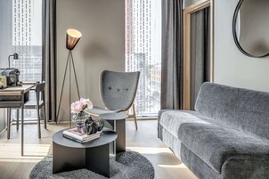 Suite | Premium-sengetøj, skrivebord, arbejdsområde til bærbare computere