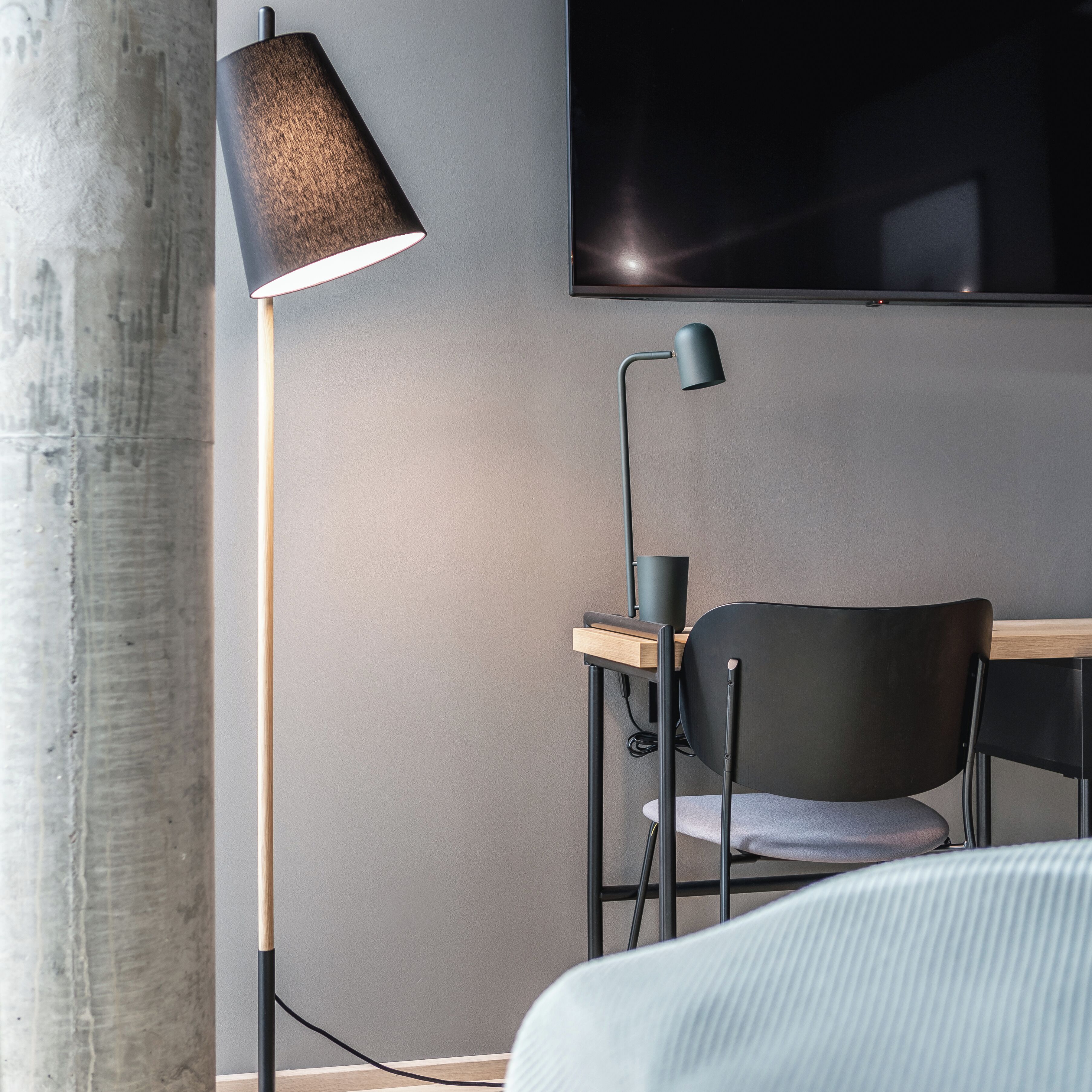 1 bedroom, premium bedding, desk, laptop workspace