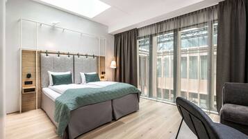 Familierom | Sengetøy av topp kvalitet, skrivebord og skrivebord for bærbar PC