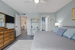 3 bedrooms, desk, iron/ironing board, free WiFi