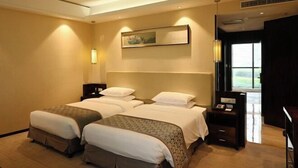 A hotel room with two beds, a large window, and a painting on the wall. - Jiuhua Chunshenhu Suzhou (Suzhou)