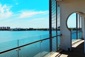 View from property - Rosedale Chunshenhu Resort Hotel Suzhou (Suzhou)