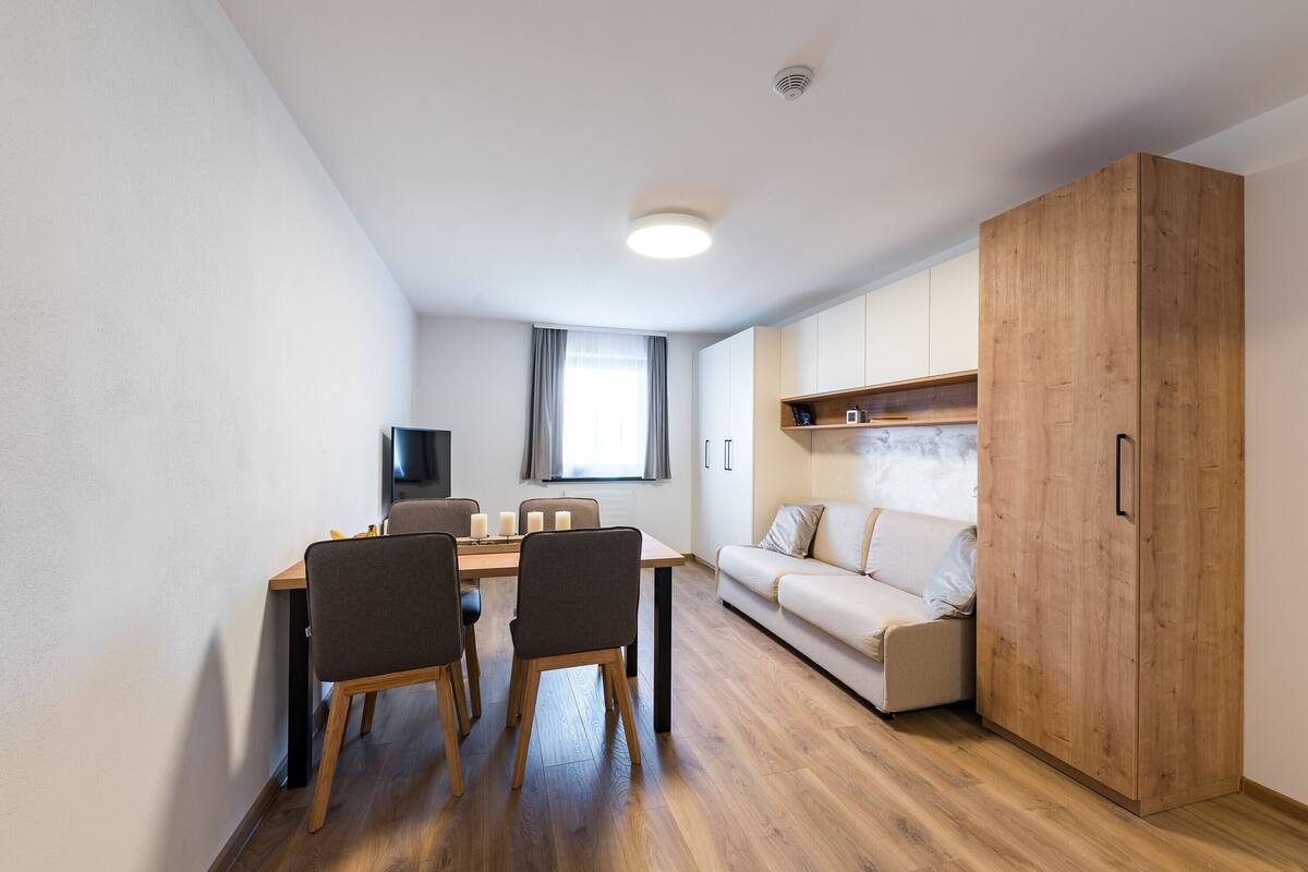 Apartemen Comfort | Area keluarga | Televisi LCD 30-cm dengan saluran TV satelit dan TV