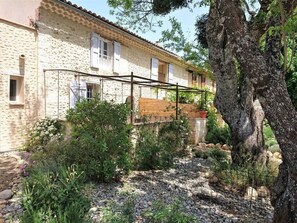 Property grounds - Gite Amandier, Ferme Bel Air, Riez (Riez)