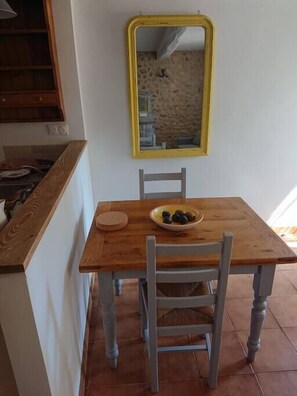 Dining - Gite Amandier, Ferme Bel Air, Riez (Riez)
