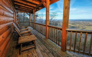 Property grounds - Lazy Bear Retreat - Mountain Views for Miles! (Sevierville)