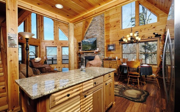 Interior - Lazy Bear Retreat - Mountain Views for Miles! (Sevierville)