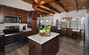 Fridge, oven, stovetop, cookware/dishes/utensils