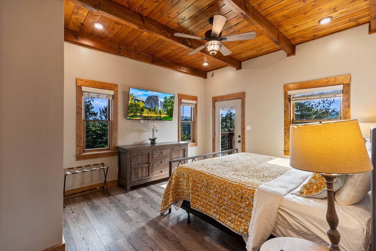 3 bedrooms, WiFi, bed sheets