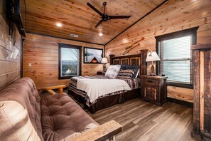 8 bedrooms, WiFi, bed sheets