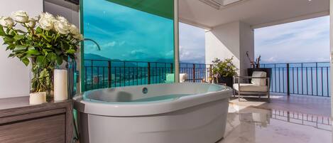 مغطس سبا داخلي