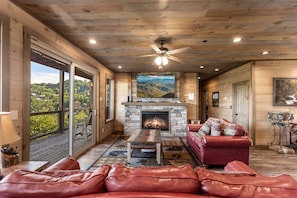TV, fireplace, DVD player - Splash 'N Heavenly Views – Indoor Pool, Theater & Mountain Views (Gatlinburg)