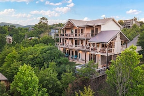 Exterior - Splash 'N Heavenly Views – Indoor Pool, Theater & Mountain Views (Gatlinburg)