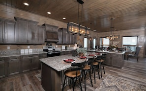 Dining - Cavern Cascades - Most unique pool in the Smokies! Luxury Interior, Cozy Hot Tub & Stunning Views (Sevierville)