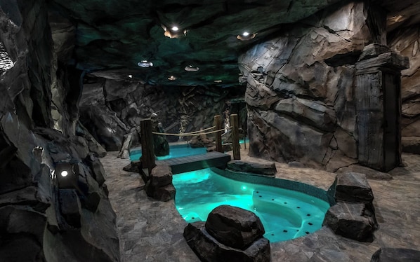 Spa - Cavern Cascades - Most unique pool in the Smokies! Luxury Interior, Cozy Hot Tub & Stunning Views (Sevierville)