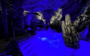 Spa - Cavern Cascades - Most unique pool in the Smokies! Luxury Interior, Cozy Hot Tub & Stunning Views (Sevierville)