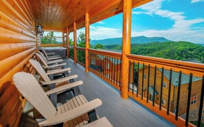 Property grounds - Cavern Cascades - Most unique pool in the Smokies! Luxury Interior, Cozy Hot Tub & Stunning Views (Sevierville)