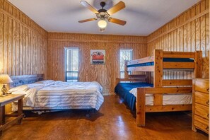 4 bedrooms, free WiFi, bed sheets