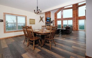 Interior - Falcon's View - Stargaze and enjoy mountain views from your hot tub! (Gatlinburg)