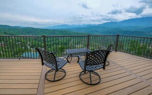 Outdoor dining - Falcon's View - Stargaze and enjoy mountain views from your hot tub! (Gatlinburg)