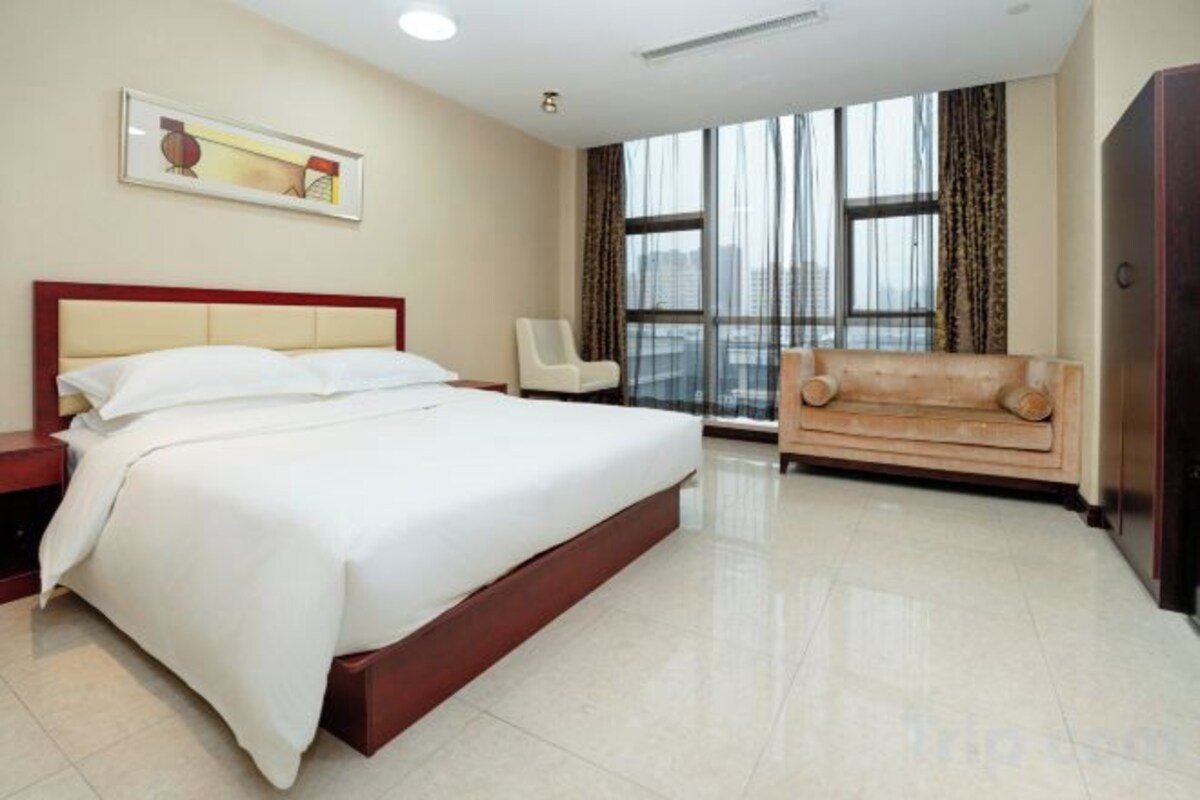 Standard Queen Room