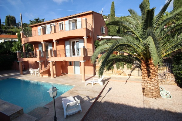 La villa coté piscine