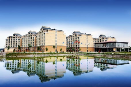 Exterior. Baoshi International Hotel