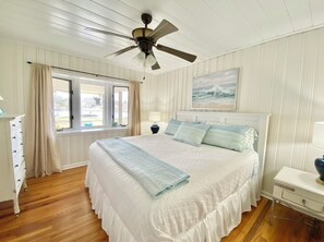 3 bedrooms, desk, iron/ironing board, free WiFi