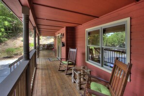Exterior detail - Country Roads By HoneyBear Cabins (Pigeon Forge)