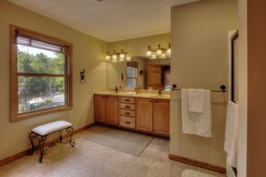 Cabin | Bathroom