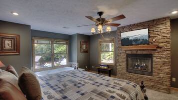 Cabin | 4 bedrooms, travel crib, free WiFi, bed sheets