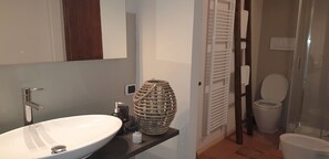 Shower, hair dryer, bidet - Villa Ginevra - Homelike Villas (Città di Castello)