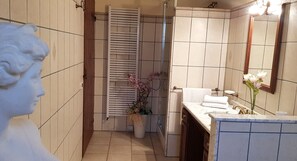 Dusch, hårtork och bidé