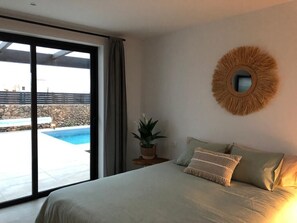 3 bedrooms, travel cot, free WiFi, bed sheets