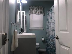 House (WC120 West Denver Avenue, Unit 1) | Bathroom - Wc120 West Denver Avenue, Unit 1 (Wildwood Crest)