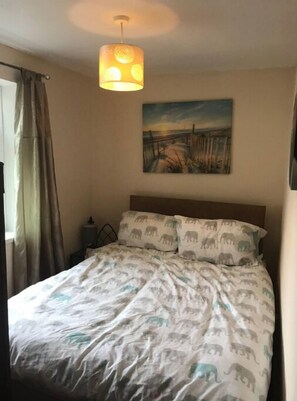 3 bedrooms, iron/ironing board - Cosy 3 bed flat - 6 mins to Liberty Stadium! (Penlan)