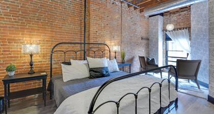 Two Story Suite Overlooking Historic Main Street Galena, IL. Sleeps 16!
