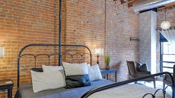 7 slaapkamers, een strijkplank/strijkijzer, gratis wifi, beddengoed