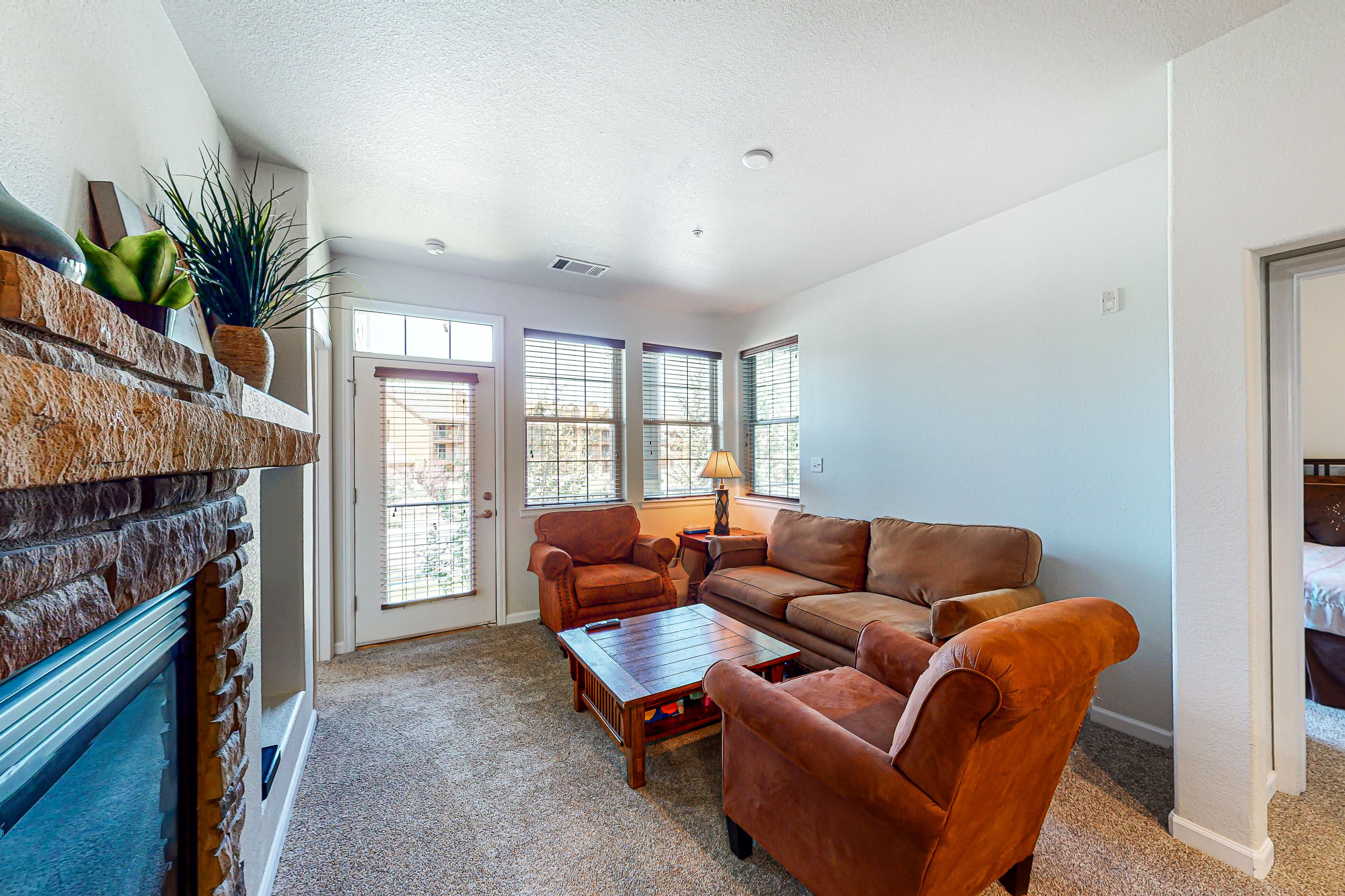 Ideal Family-Friendly Ski Condo w/Free WiFi, Cable, Private W/D, Shared Hot Tub