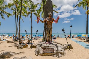 Playa en los alrededores y toallas de playa 
