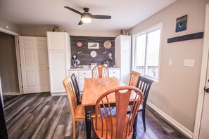 Dining - Private Home located at Lake Herrington (Lancaster)
