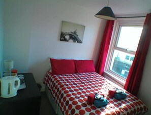 1 bedroom, WiFi - Private room - 5 min walk to BIC (Dorset)