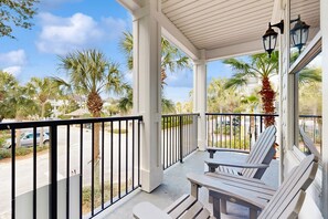 Property grounds - Three-Story Home w/Washer/Dryer, Gas Grill, Central A/C, & Shared Pool, Hot Tub (Destin)