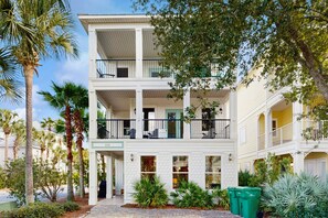 Exterior - Three-Story Home w/Washer/Dryer, Gas Grill, Central A/C, & Shared Pool, Hot Tub (Destin)