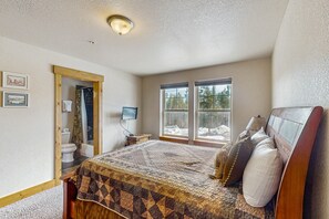 1 bedroom, iron/ironing board, Internet, bed sheets