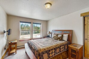 1 bedroom, iron/ironing board, Internet, bed sheets