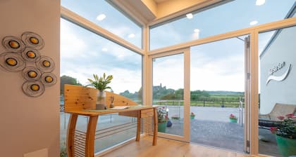 Luxury Villa, Six En-suite Bedrooms, Paved Path to Sea, Personalised Service.