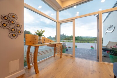 Luxury Villa, Six En-suite Bedrooms, Paved Path to Sea, Personalised Service. 